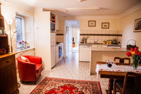 Sunnyside Cottage - VIC Tourism 6