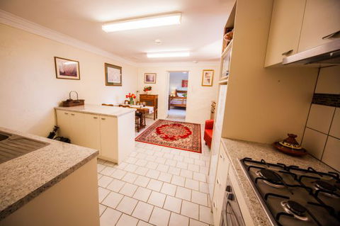 Sunnyside Cottage - VIC Tourism 7
