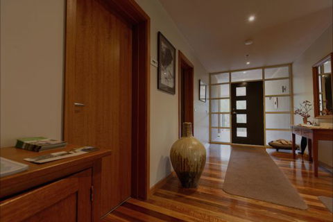 Eugenie's Accommodation - VIC Tourism 9