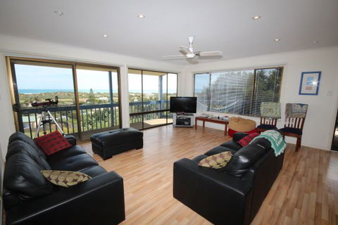LJ Hooker Goolwa Holiday Rentals - 39 Bradford Road, Goolwa Beach - VIC Tourism 0