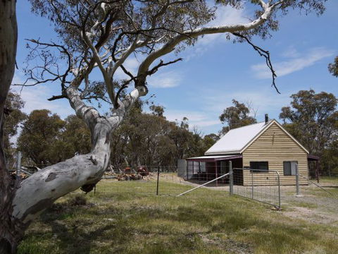 Top Of The Range Jindabyne - VIC Tourism 0