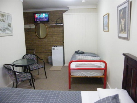 Boomers Guest House Hamilton - VIC Tourism 9