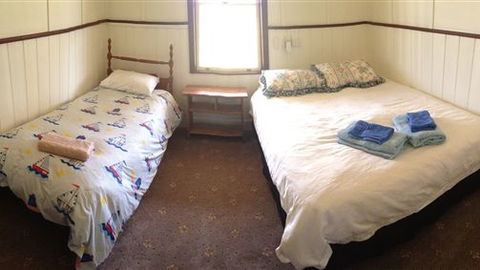 Twin Palms Cottage - VIC Tourism 0
