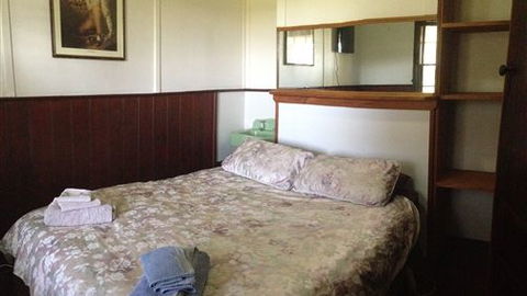 Twin Palms Cottage - VIC Tourism 1