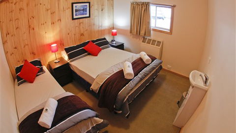 Sugarbush Lodge And Apartments - VIC Tourism 1