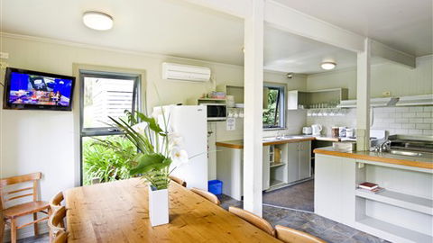 Great Ocean Road Cottages & Backpackers - VIC Tourism 4