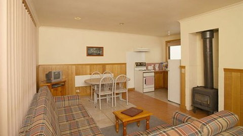 Apollo Bay Backpackers Lodge - VIC Tourism 4
