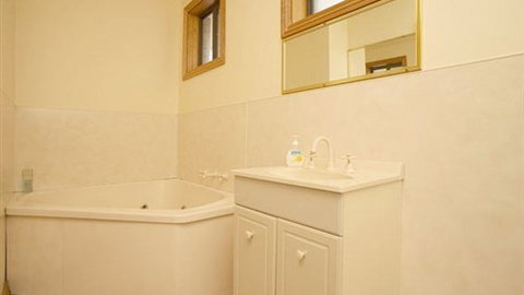 Apollo Bay Backpackers Lodge - VIC Tourism 3