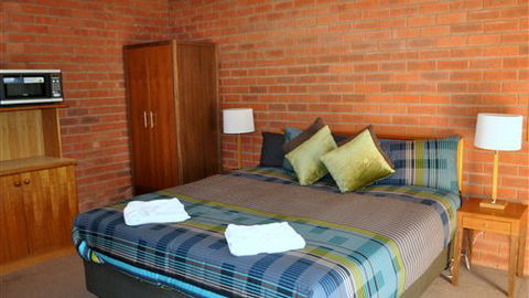 Merrijig Motor Inn - VIC Tourism 0