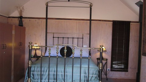 Glenmore Springs Accommodation - VIC Tourism 3