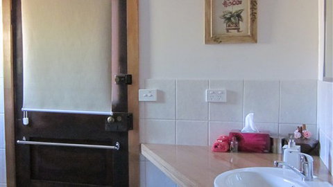 Glenmore Springs Accommodation - VIC Tourism 4