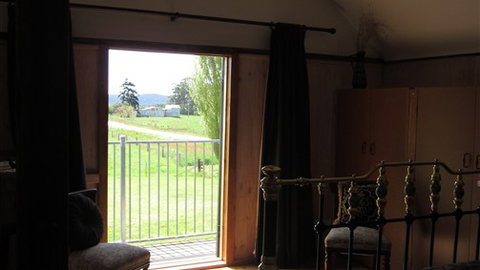 Glenmore Springs Accommodation - VIC Tourism 5