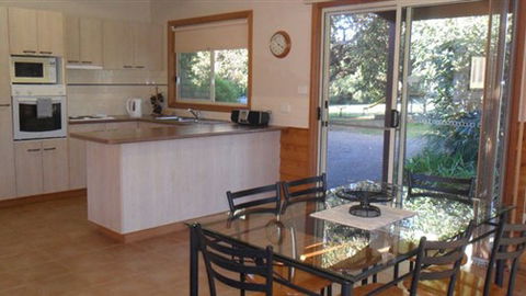Halls Haven Resort - VIC Tourism 5