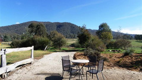 Sweetwater Stays Rural Retreat - VIC Tourism 0