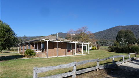 Sweetwater Stays Rural Retreat - VIC Tourism 6