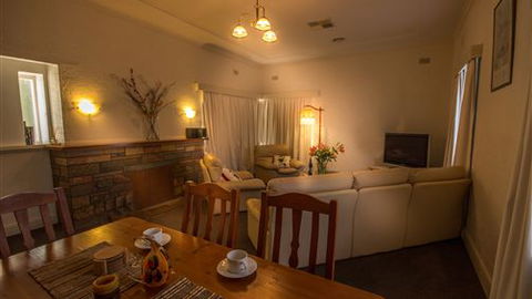 Benson House And Benson Lodge - VIC Tourism 0