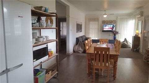 Lakeside Vista Holiday House - VIC Tourism 0