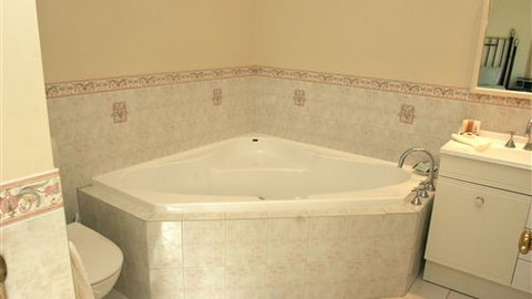 Paradise Cove - VIC Tourism 0