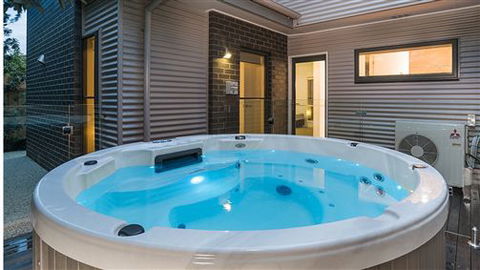 Serenity Torquay Sea View: Luxury Beachfront - VIC Tourism 7
