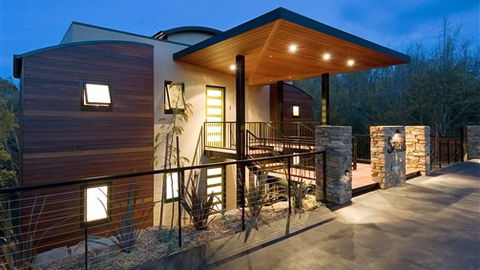 Saltus Luxury Accommodation - VIC Tourism 0