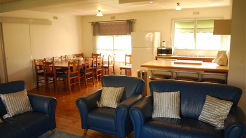 Manners In Mulwala - VIC Tourism 6