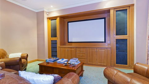 Tuscan Getaway - VIC Tourism 4