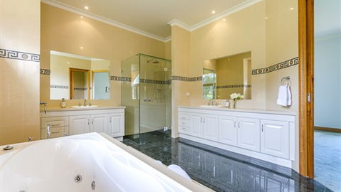 Tuscan Getaway - VIC Tourism 5