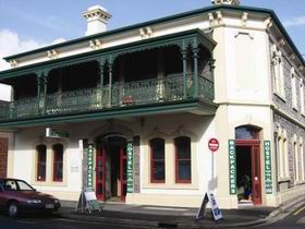 Adelaide's Shakespeare Backpackers International Hostel - VIC Tourism 0