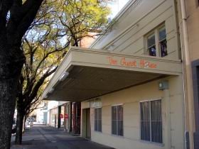 Backpack Oz And The Guest House - VIC Tourism 3