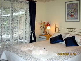 Barossa Country Cottages - VIC Tourism 1