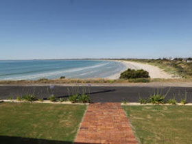 Beachside Cottage - VIC Tourism 1