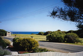 Botts Beach Retreat - VIC Tourism 2