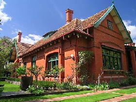 Buxton Manor - Garden And Loft Apartment - VIC Tourism 2