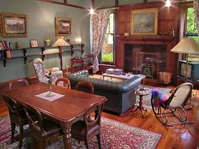 Buxton Manor - Musica Viva Apartment - VIC Tourism 0