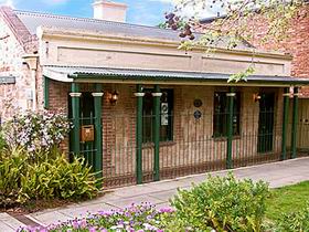 Chichester Gardens Cottage - VIC Tourism 0