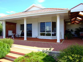 Close Encounters Bed And Breakfast - VIC Tourism 0