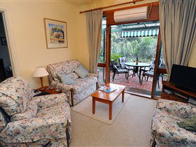 Coach House St Helens Cottages - VIC Tourism 1