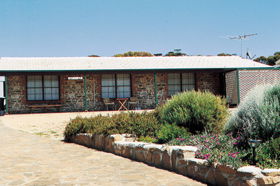 Loverings Lodge - Emu Bay - VIC Tourism 2