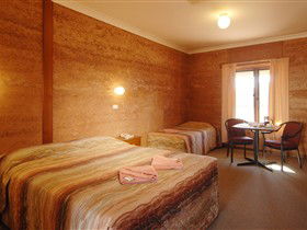 Mud Hut Motel - VIC Tourism 1