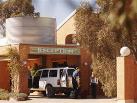 Mud Hut Motel - VIC Tourism 0