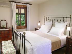 Seppeltsfield Vineyard Cottage - VIC Tourism 1