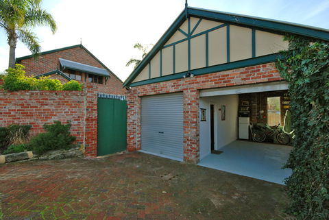 Above Bored Bed And Breakfast - VIC Tourism 6