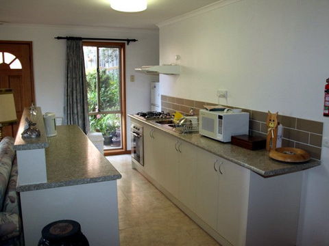 Adrienne's Place On The Hill - VIC Tourism 0