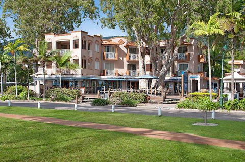 Alassio On The Beach - VIC Tourism 1