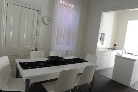 Alexandra Place - VIC Tourism 2