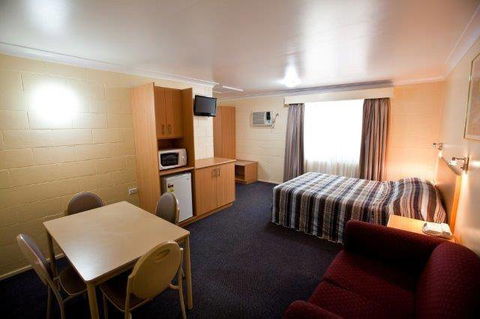 All Seasons Motor Lodge - VIC Tourism 1