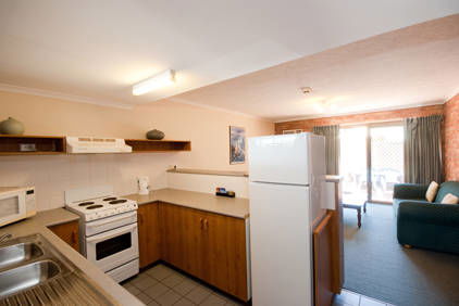 Allan Cunningham Motel And Old Wagon Restaurant - VIC Tourism 1