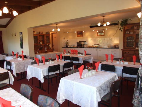 Allan Cunningham Motel And Old Wagon Restaurant - VIC Tourism 6