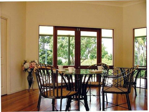 Arabella Garden Inn Motel - VIC Tourism 1