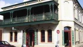 Adelaide's Shakespeare Backpackers International Hostel - VIC Tourism 2